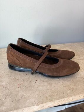 Aetrex Caroline Mary Jane Shoes Size 8.5 Brown Suede Leather Comfort Flats